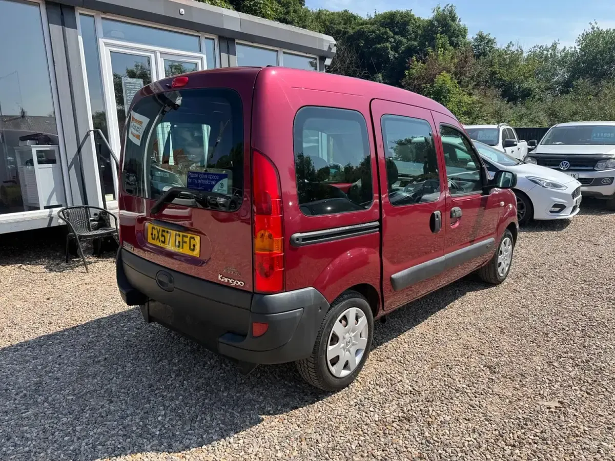 Used Renault Kangoo Authentique 106 HP (77 kW) 2007 Red MPV