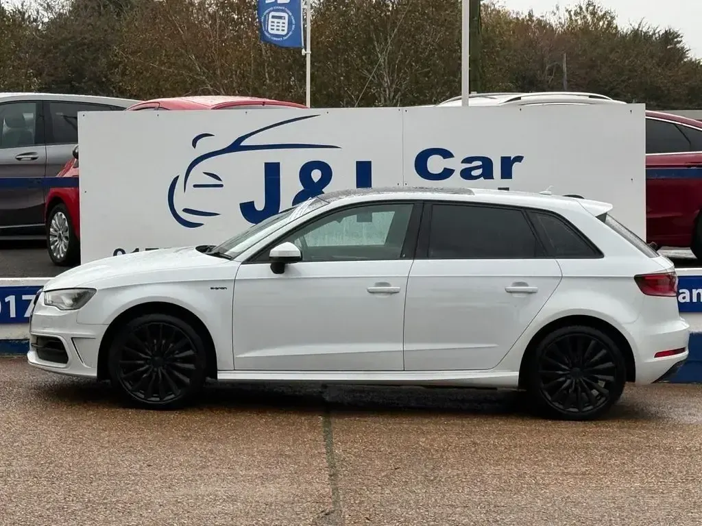 Used Audi A3 Sportback e-tron Advanced 2015 White Hatchback