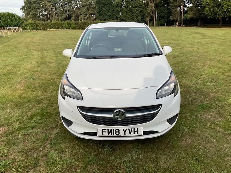 Used Vauxhall Corsa 95 HP (69 kW) 2018 White Van