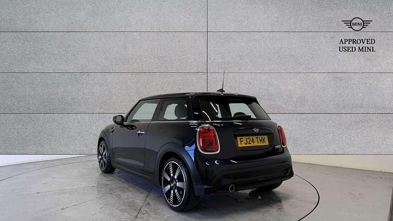 Usado Mini Cooper Exclusive 134 HP (98 kW) 2024 Preto Citadino