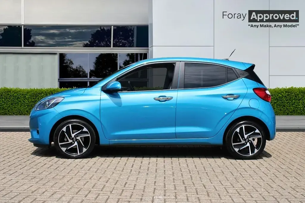 Used Hyundai i10 Premium 2023 Turquoise Hatchback