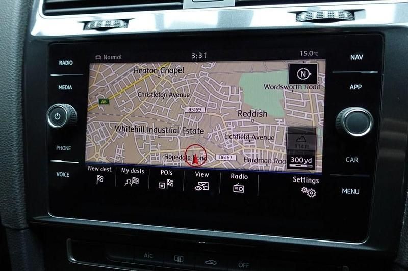 Used VW Golf VII SE 125 HP (91 kW) 2017 White Hatchback