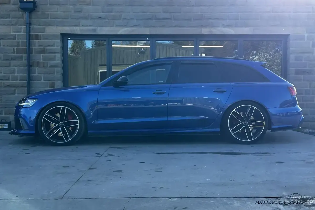 Begagnad Audi RS6 Design 560 HK (411 kW) 2016 Blå Kombi