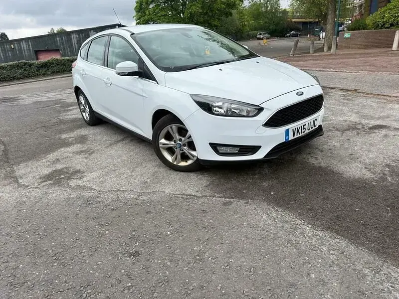 Used Ford Focus Zetec 125 HP (91 kW) 2015 White Hatchback