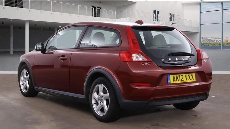 Used Volvo C30 115 HP (84 kW) 2012 Red Hatchback