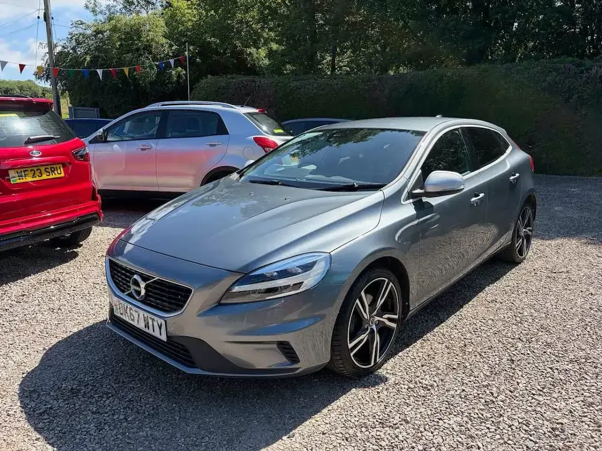 Used Volvo V40 R-Design Pro 120 HP (88 kW) 2017 Grey Hatchback