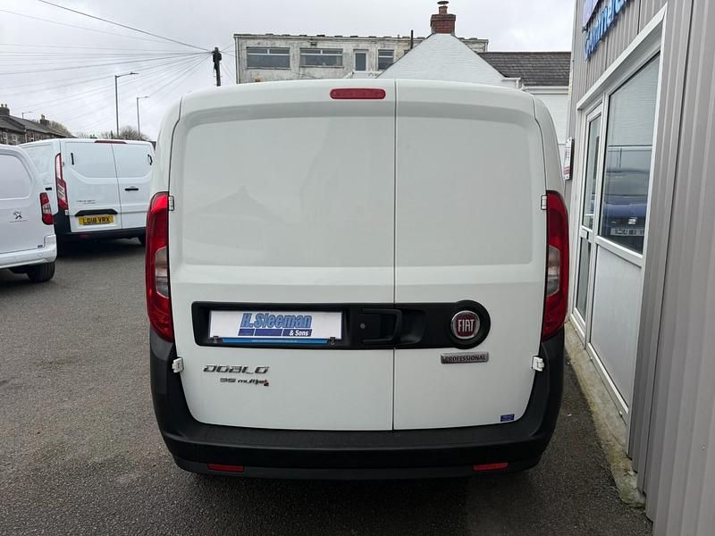 Begagnad Fiat Doblò 2017 Vit Minibuss