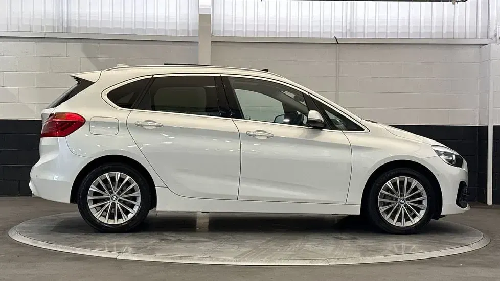 Used BMW 220 Active Tourer Luxury Line 187 HP (137 kW) 2019 White MPV