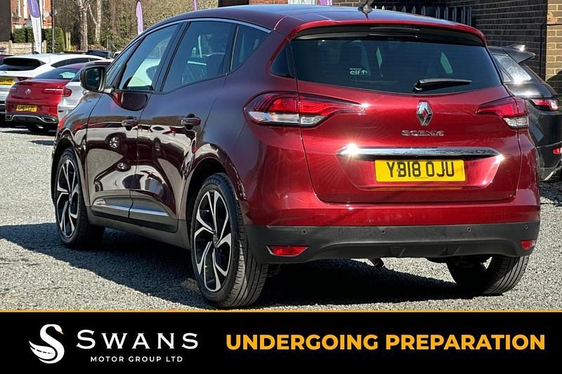 Used Renault Scénic IV Signature 2018 Red MPV