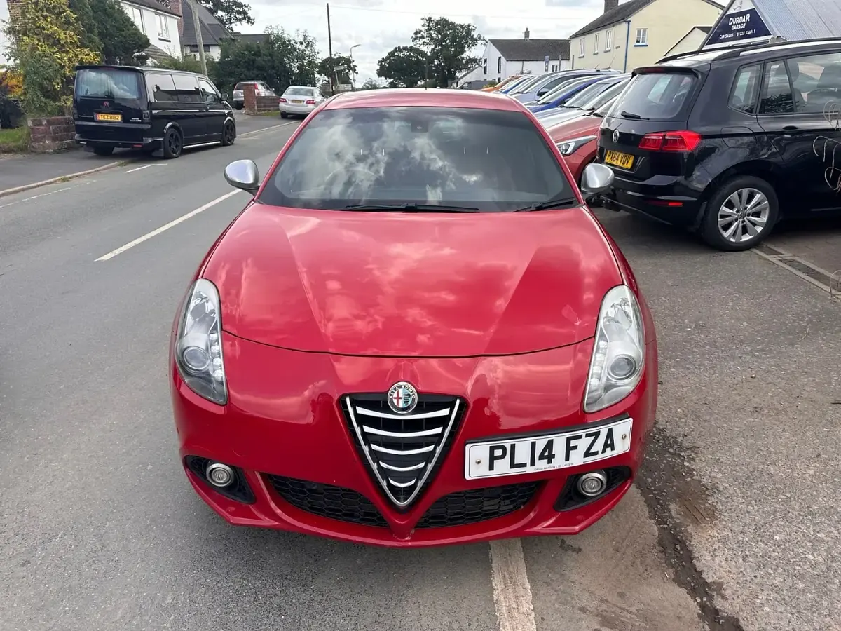 Used Alfa Romeo Giulietta Exclusive 170 HP (125 kW) 2014 Red Hatchback
