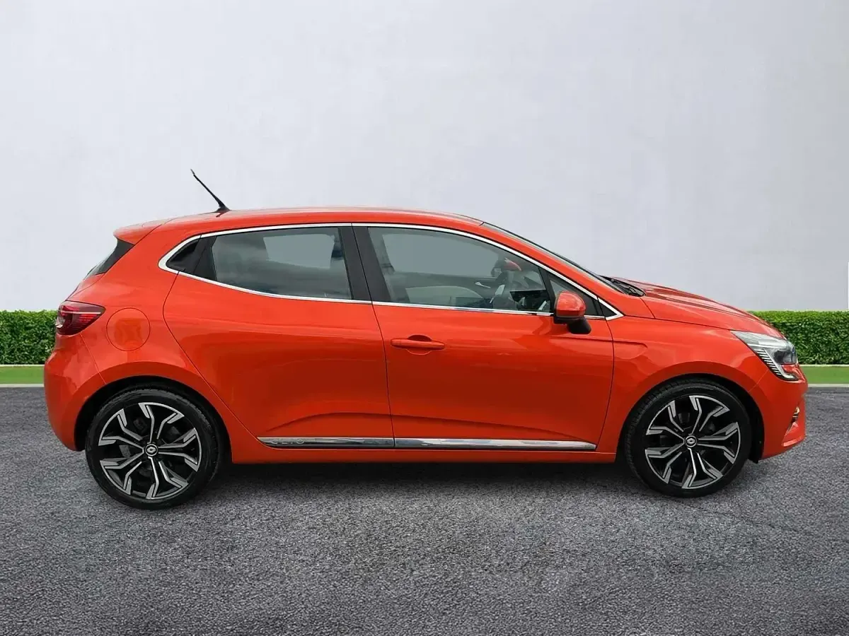 Used Renault Clio V Version S 90 HP (66 kW) 2021 Orange Hatchback