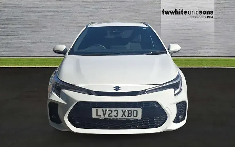 Used Suzuki Swace 140 HP (102 kW) 2023 Super white Estate
