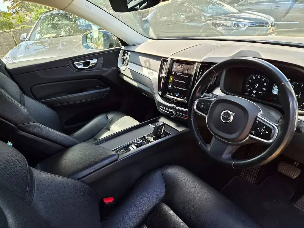 Used Volvo XC60 Momentum 2021 Blue SUV