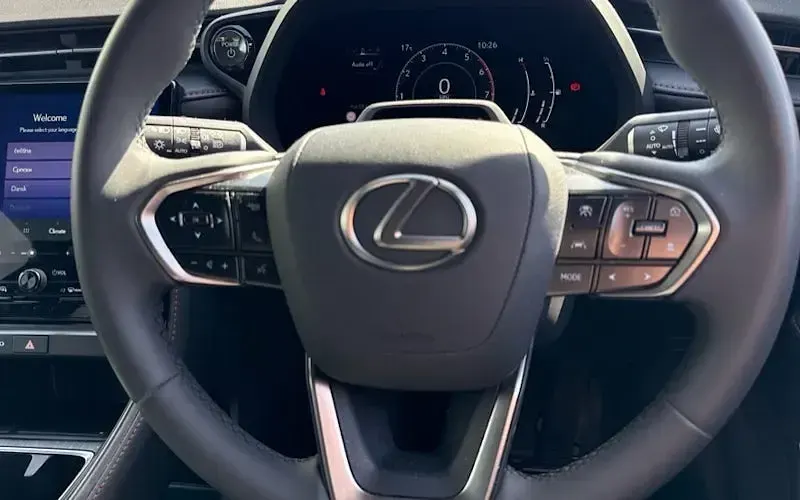 Used Lexus LBX 136 HP (100 kW) 2025 Silver SUV