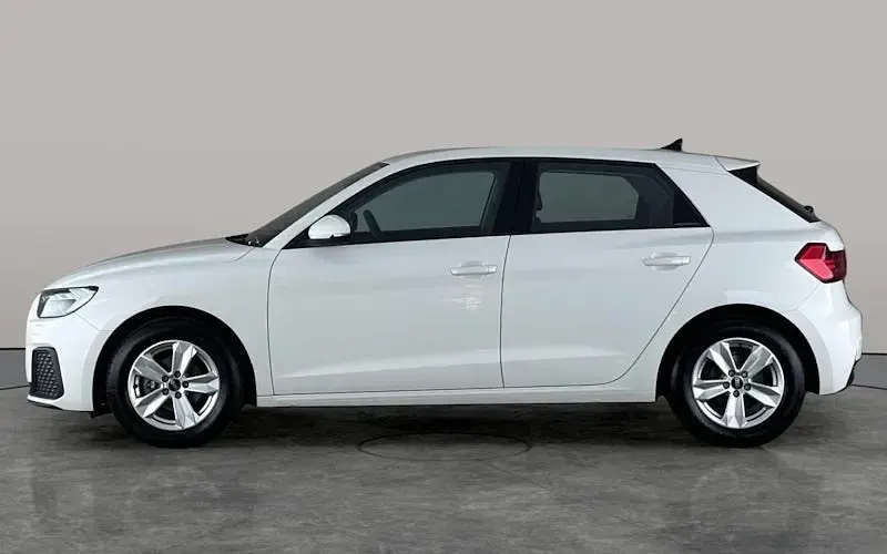 Used Audi A1 Sportback 95 HP (69 kW) 2022 White Hatchback