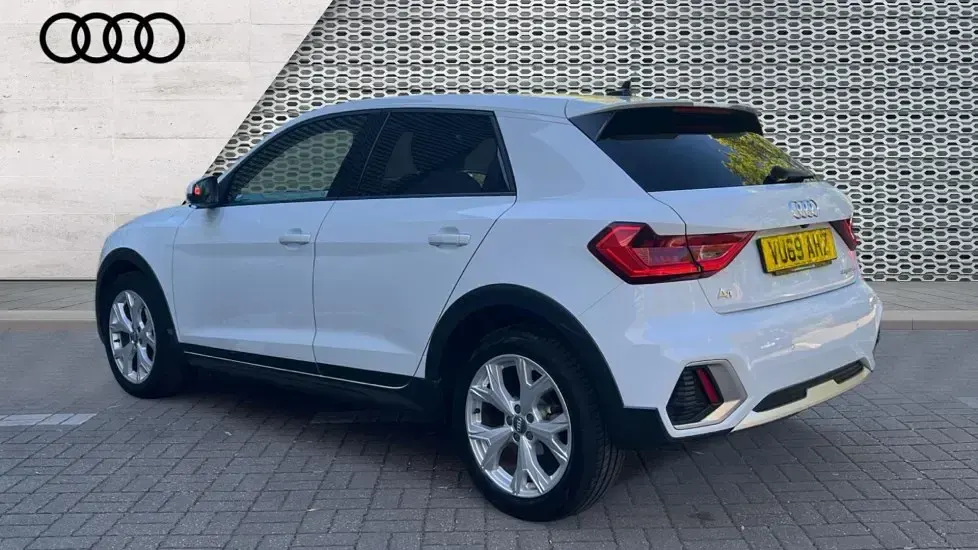Usado Audi A1 Comfort 116 HP (85 kW) 2019 Branco SUV