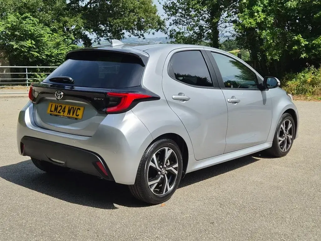 Used Toyota Yaris Design 91 HP (66 kW) 2024 Silver Hatchback