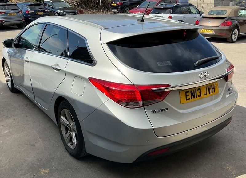 Used Hyundai i40 Style 115 HP (84 kW) 2013 Silver Estate