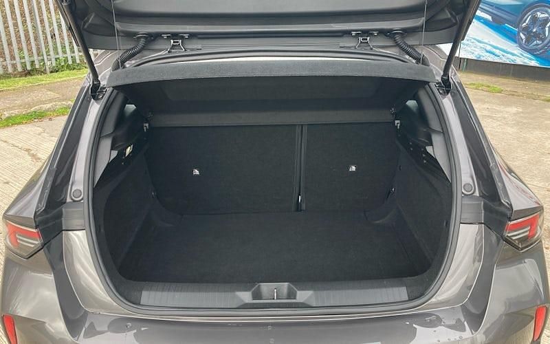 Used Vauxhall Astra Design Edition 131 HP (96 kW) 2025 Hatchback