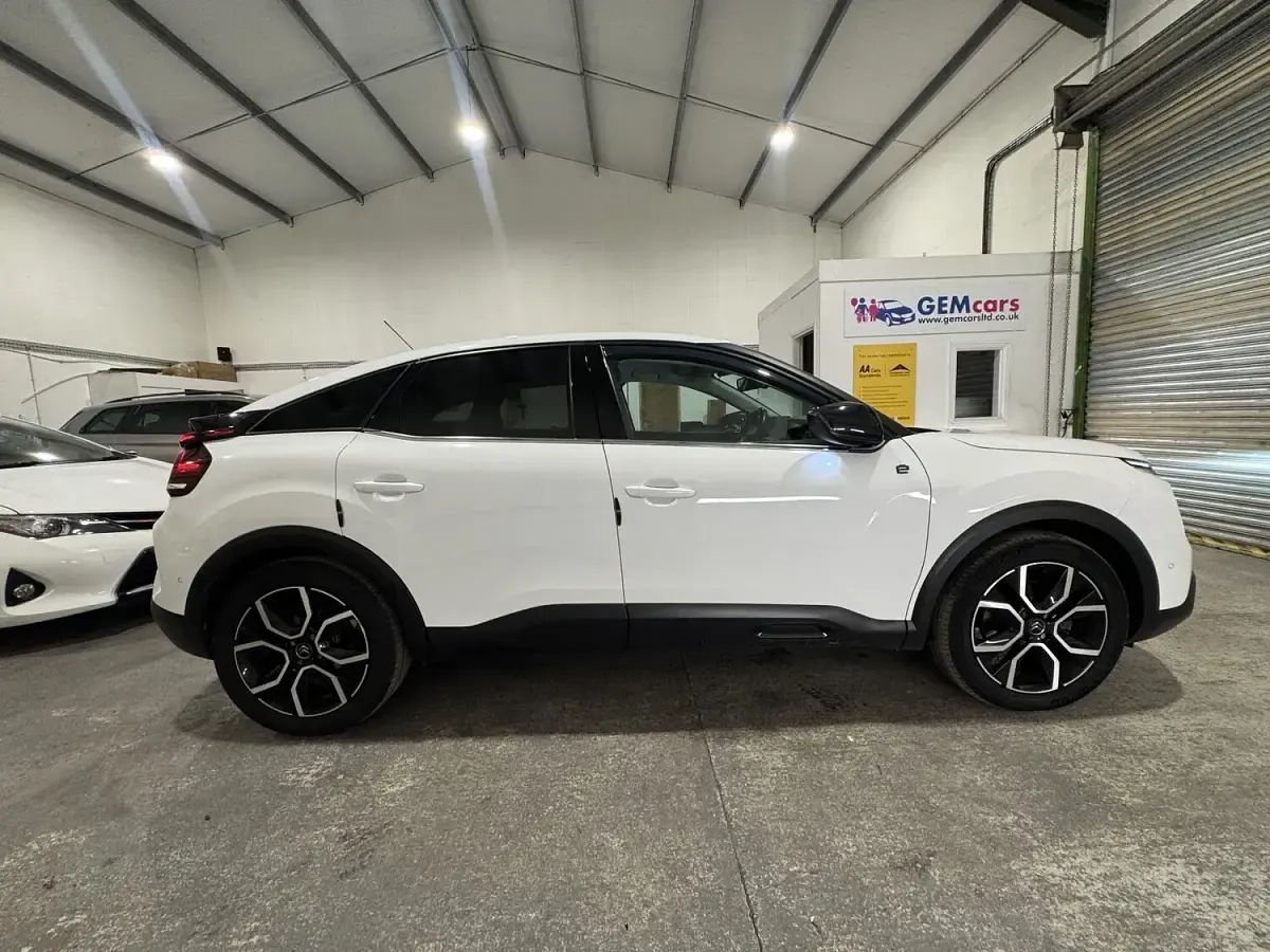 Used Citroën e-C4 Shine 100 kW (136 HP) 2021 White Hatchback