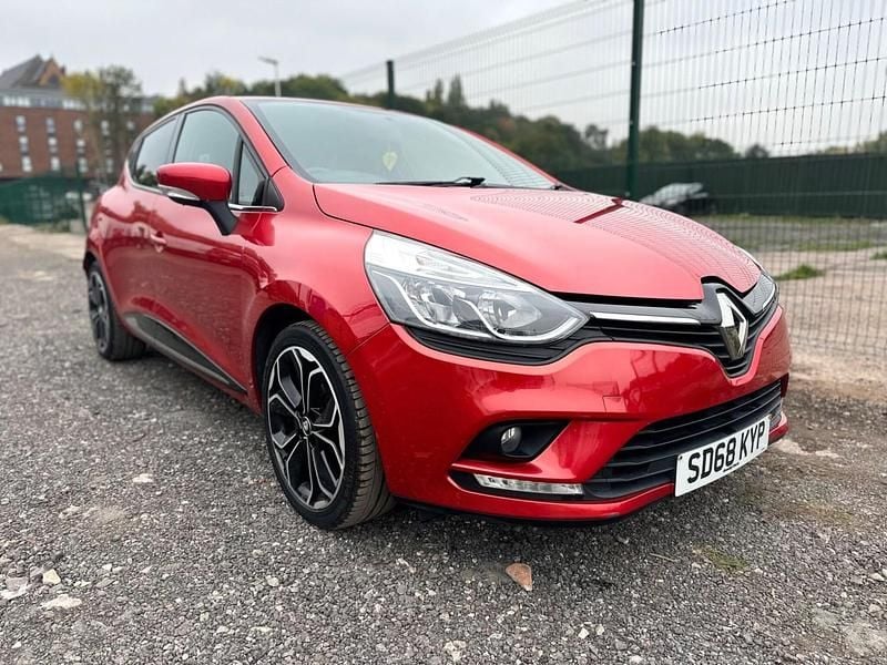 Used Renault Clio IV Iconic 90 HP (66 kW) 2018 Red Hatchback