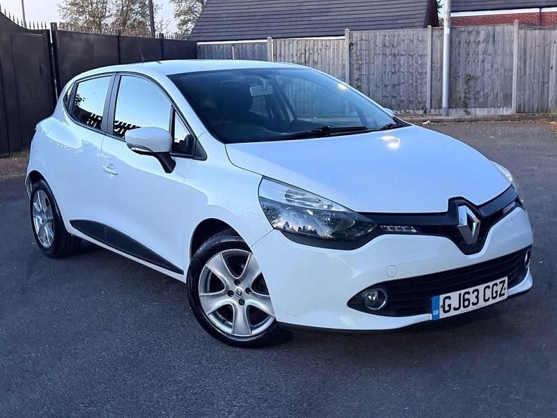 Used Renault Clio IV Expression+ 75 HP (55 kW) 2013 White Hatchback