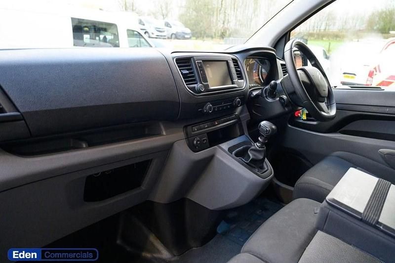 Używany Citroën Dispatch 2023 Biały Minivan