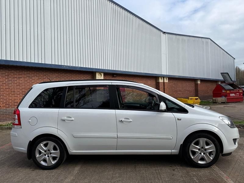 Used Vauxhall Zafira 2012 White MPV
