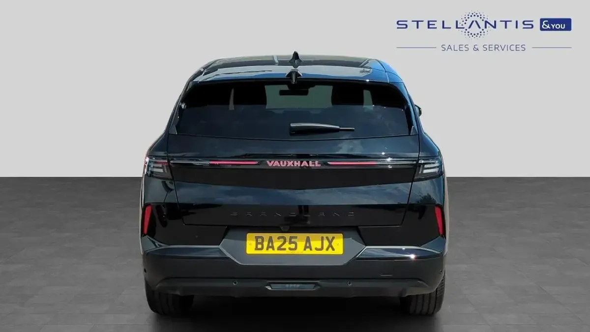 Used Vauxhall Grandland X GSe 143 HP (105 kW) 2025 Black SUV