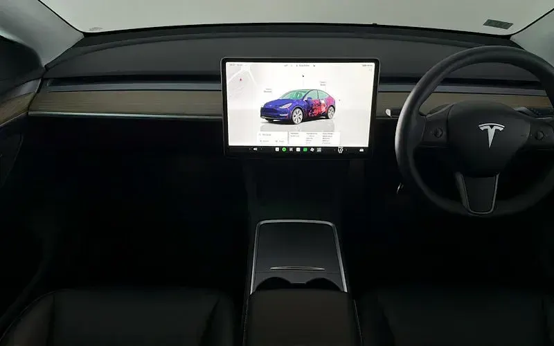 Used Tesla Model Y Standard Range 219 kW (299 HP) 2023 White SUV