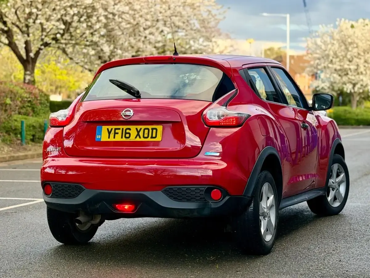 Używany Nissan Juke Visia 110 KM (80 kW) 2016 Czerwony SUV