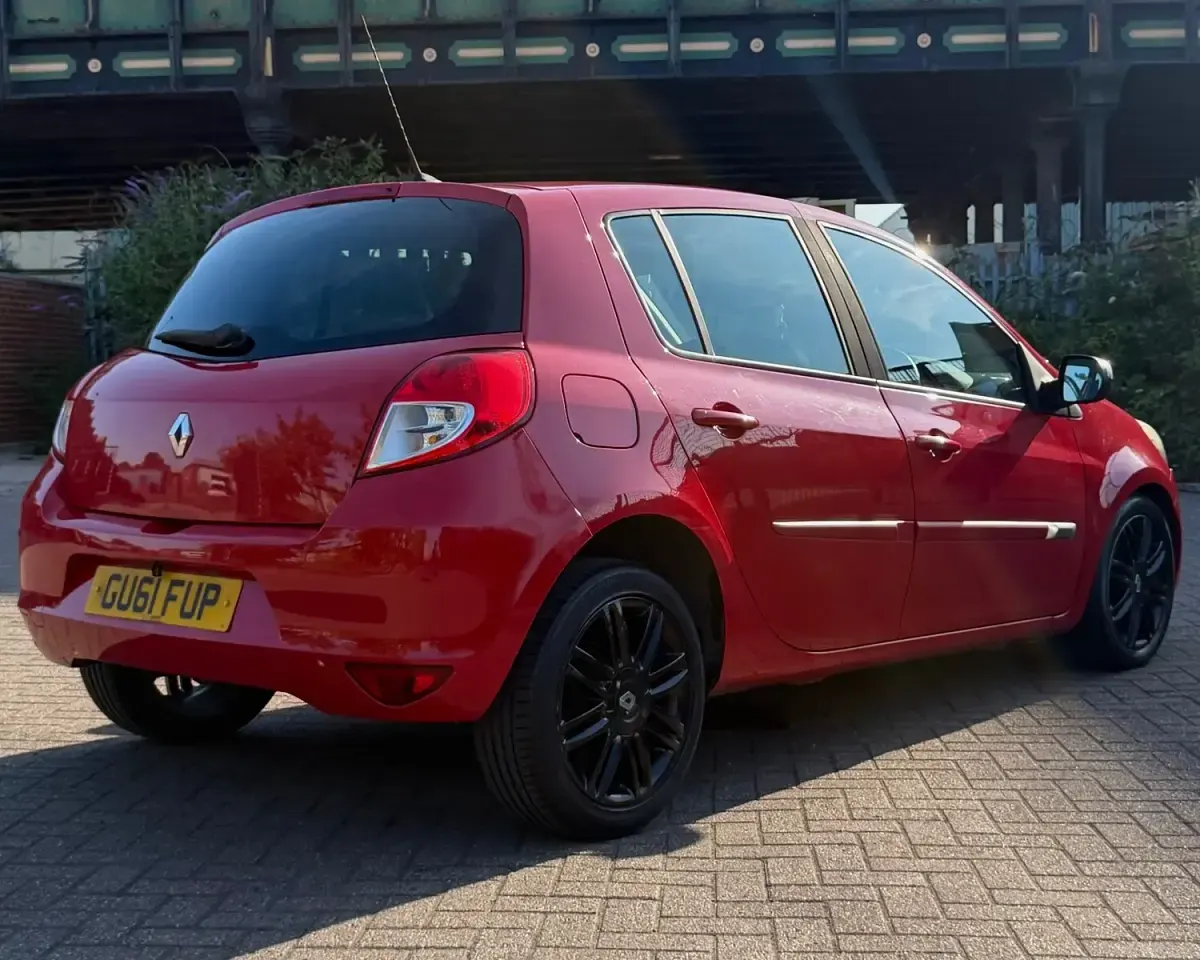 Used Renault Clio Dynamique 2011 Red Hatchback
