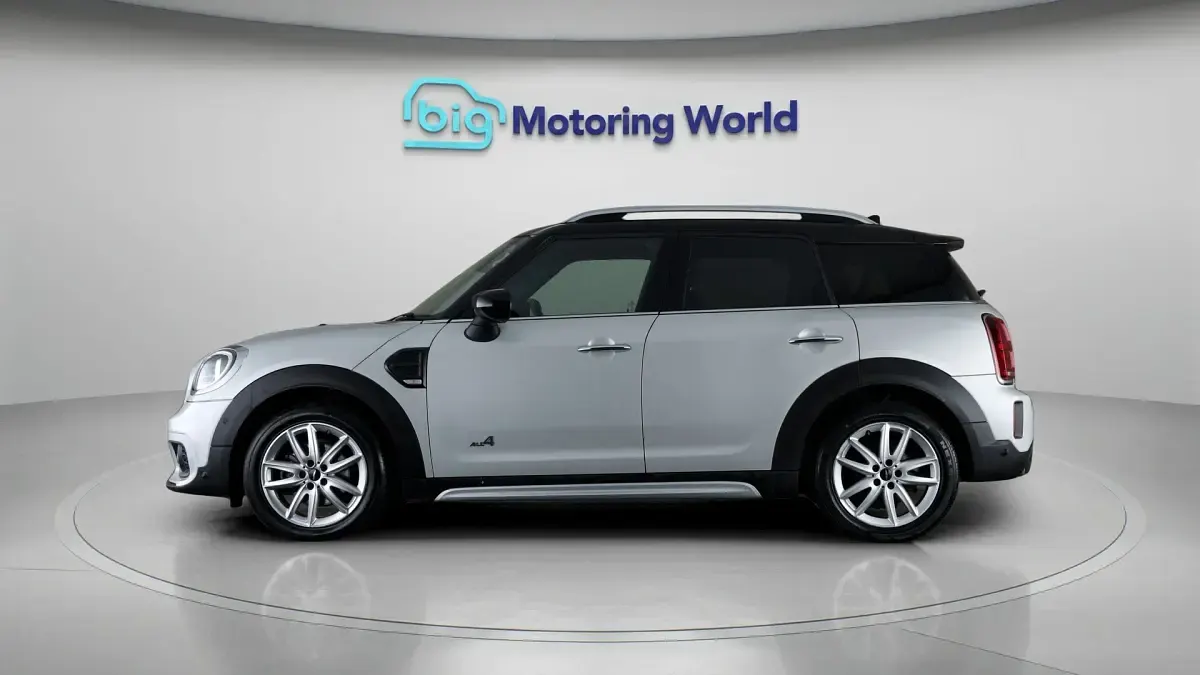 Usado Mini Cooper D Countryman Sport 148 CV (108 kW) 2021 Plateado SUV