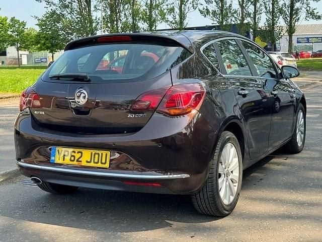 Second-hand Vauxhall Astra Elite 165 CP (121 kW) 2012 Maro Hatchback