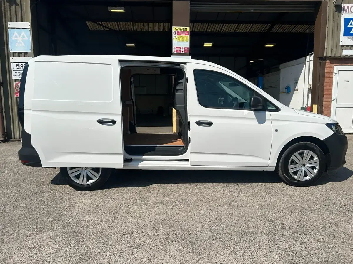 Used VW Caddy Maxi 102 HP (75 kW) 2023 White MPV
