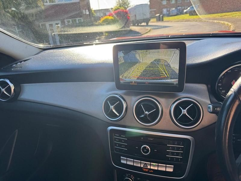 Used Mercedes GLA180 Urban 122 HP (89 kW) 2020 Red SUV