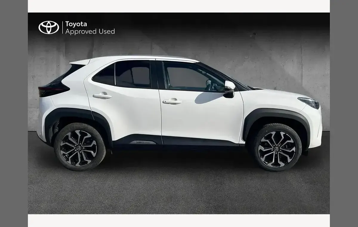 Usado Toyota Yaris Cross Design 116 HP (85 kW) 2022 Branco SUV