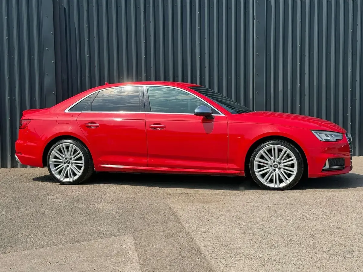 Used Audi S4 Design 354 HP (260 kW) 2017 Red Sedan