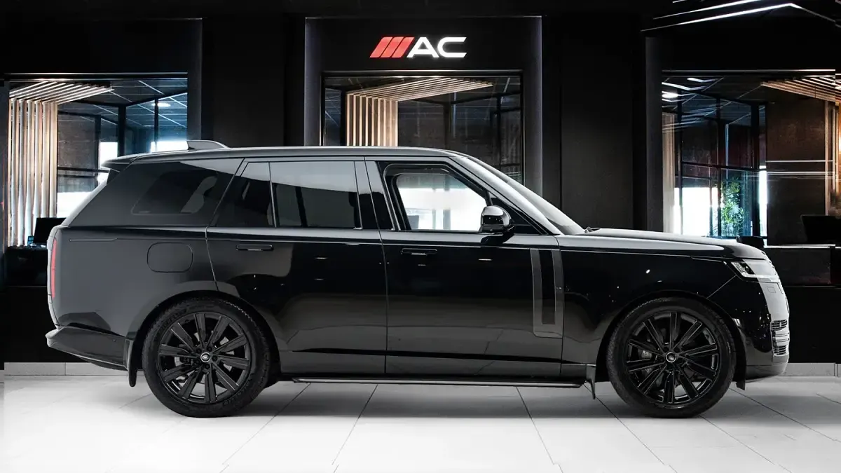 Used Land Rover Range Rover SE 2025 Black SUV