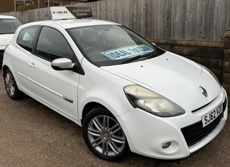 Used Renault Clio IV Dynamique 75 HP (55 kW) 2012 White Hatchback