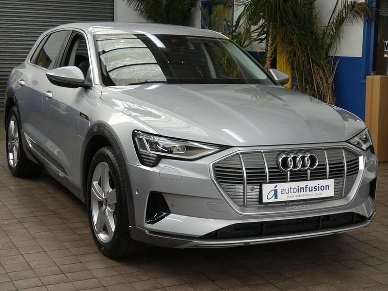 Begagnad Audi e-tron Advanced 230 kW (313 HK) 2021 Silver SUV