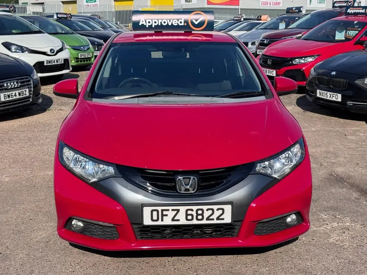 Begagnad Honda Civic ES 142 HK (104 kW) 2012 Röd Halvkombi