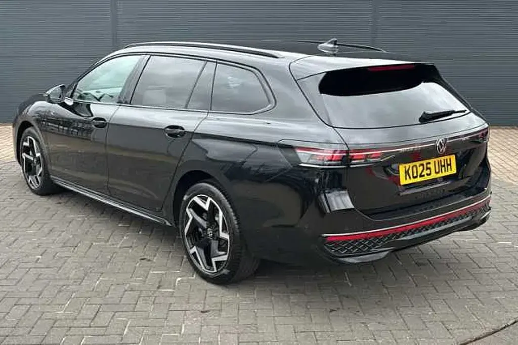 Used VW Passat R-line 272 HP (200 kW) 2025 Black Estate
