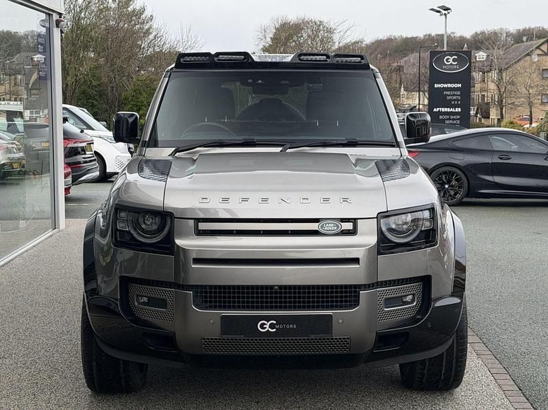 Used Land Rover Defender HSE Dynamic 300 HP (220 kW) 2023 Silver Estate