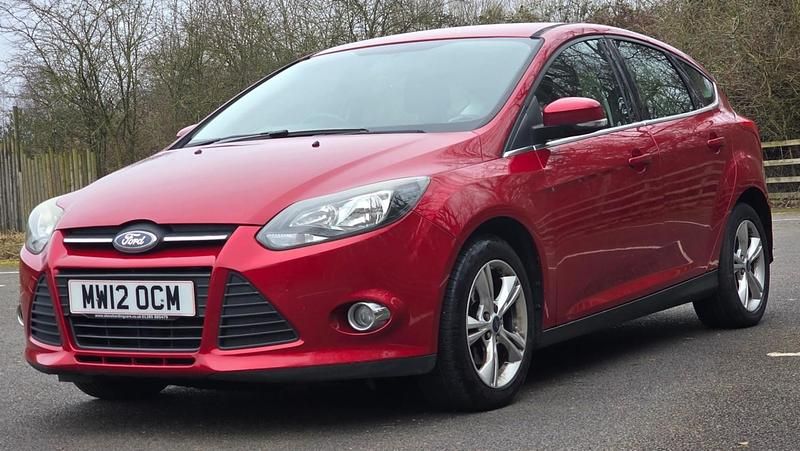 Used Ford Focus Zetec 125 HP (91 kW) 2012 Red Hatchback