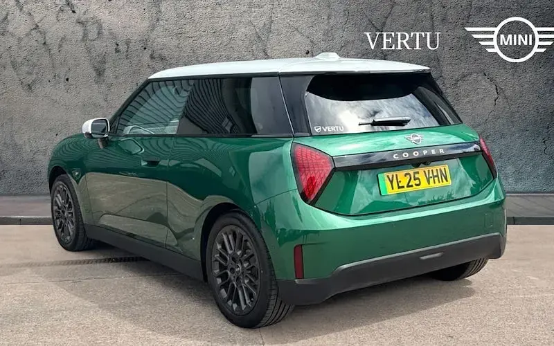 Used Mini Cooper Exclusive 135 kW (184 HP) 2026 Hatchback