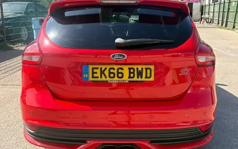 Usado Ford Focus ST 250 HP (183 kW) 2016 Vermelho Citadino