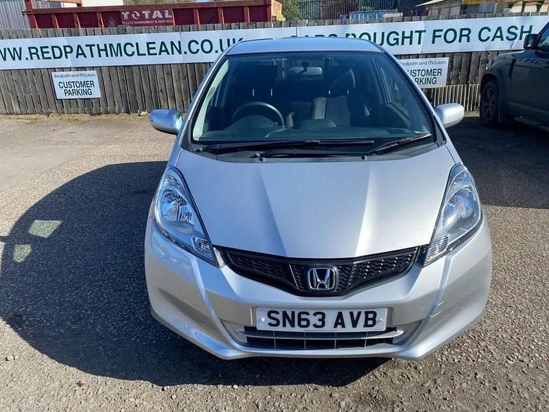Begagnad Honda Jazz ES 99 HK (72 kW) 2013 Silver Halvkombi