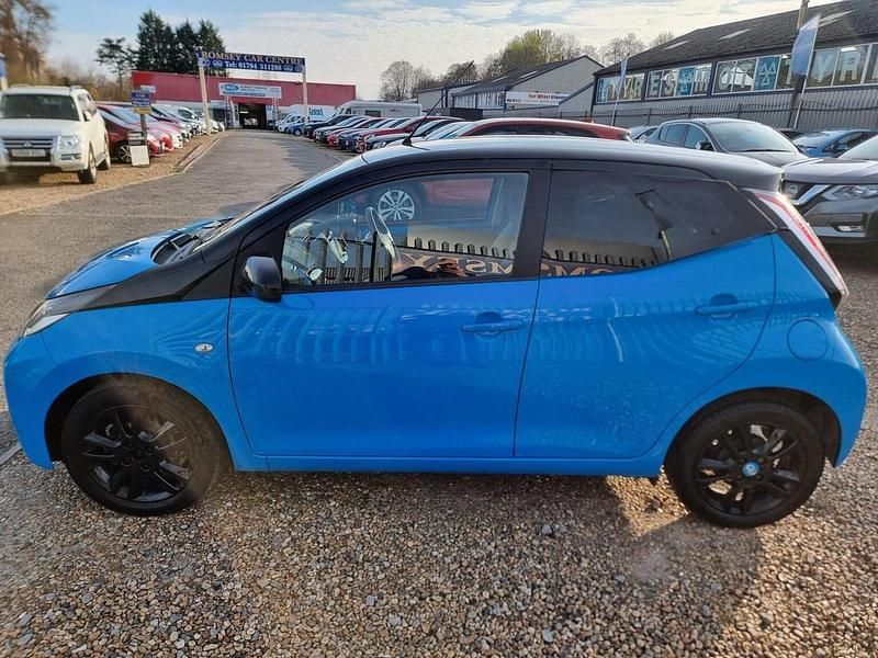 Used Toyota Aygo X-cite 69 HP (50 kW) 2016 Blue Hatchback