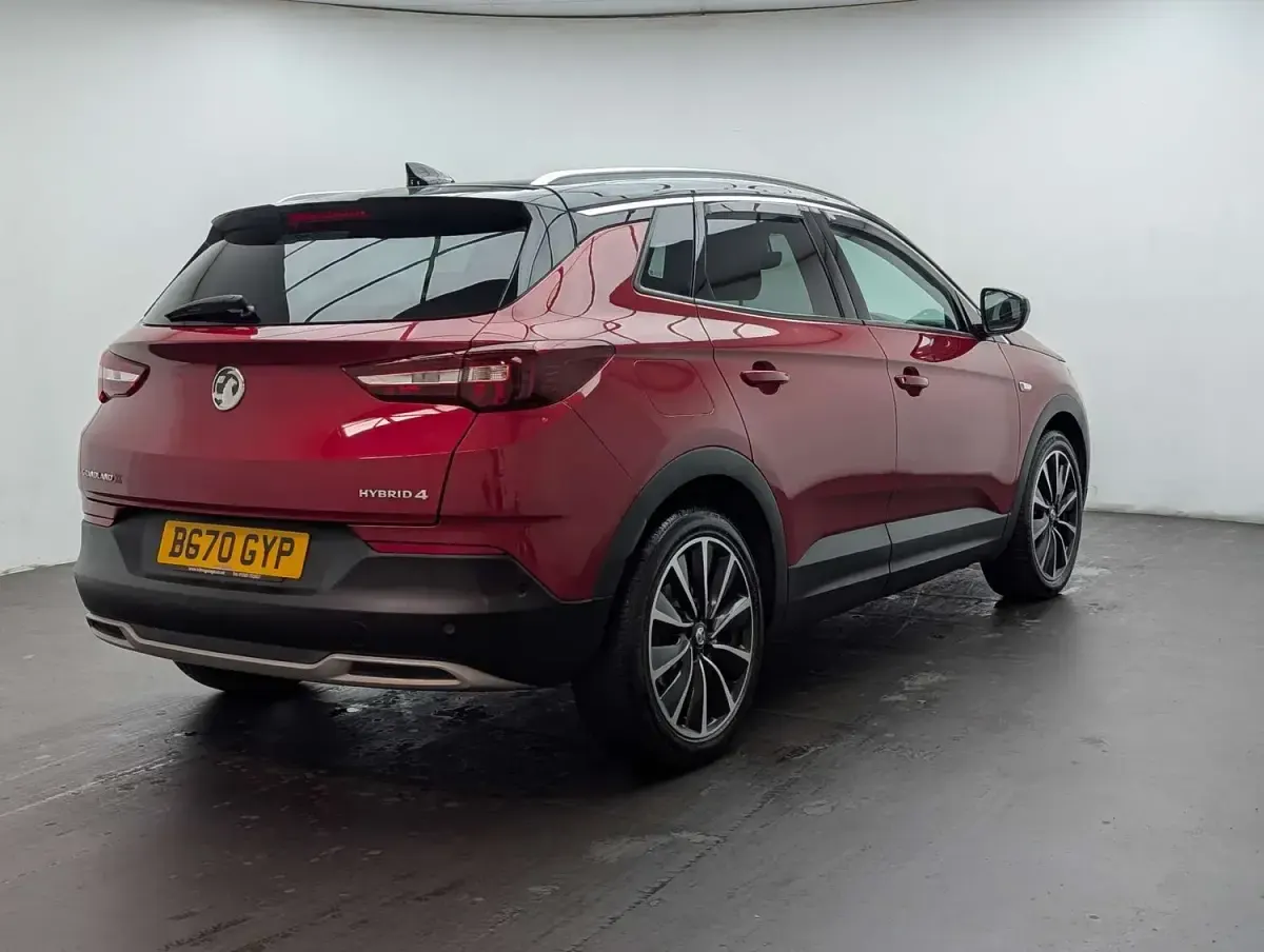 Used Vauxhall Grandland X Business Edition 300 HP (220 kW) 2020 Red SUV